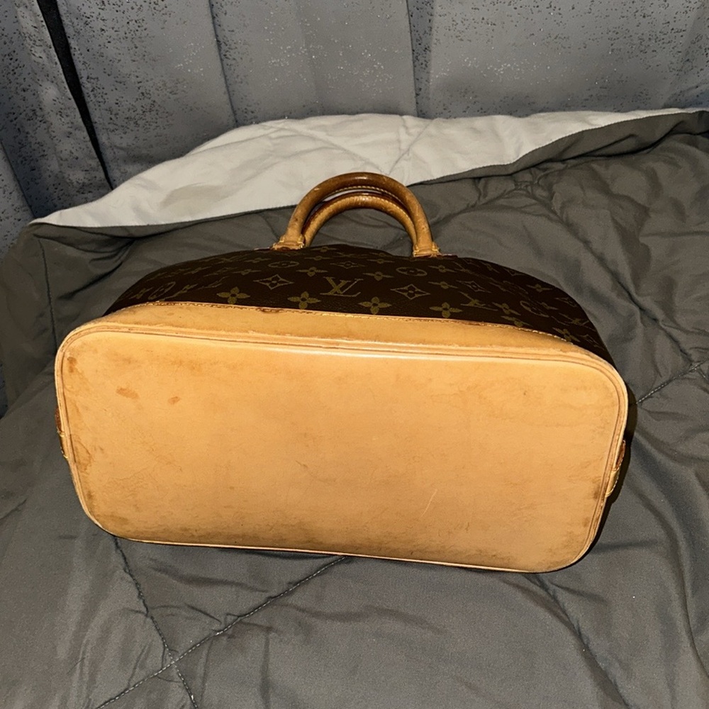 Louis Vuitton Brown Monogram Handbag (pre-owned). Strap is unbranded. - Picture 4 of 15